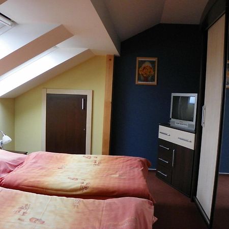 Hostinec A Penzion U Sv. Mikulase Hat Ngoại thất bức ảnh